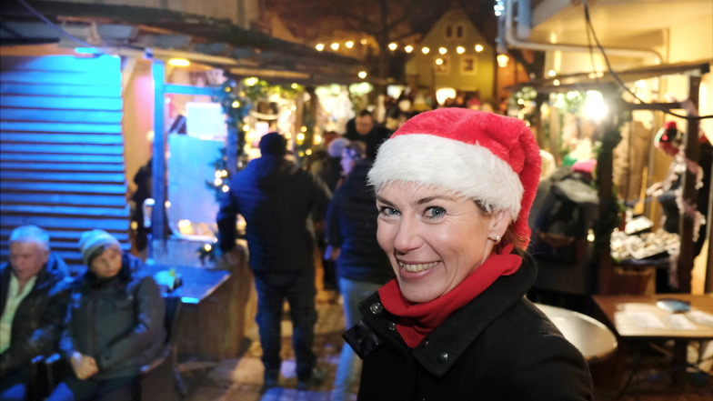 Mandy Hähnel auf dem kleinen Weihnachtsmarkt in Dittrichs Hof in Altkötzschenbroda.