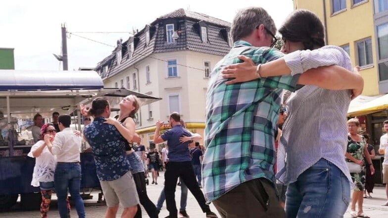 In der Alaunstraße in Dreseden kommen Tango-Fans auf ihre Kosten - ohne dafür bezahlen zu müssen.