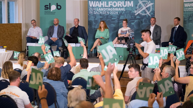 Wahlforum zur Landtagswahl in Sachsen mit Jens Hetschel-Thöncht, Toralf Einsle, Harald Baumann-Hasske, Franziska Schubert, Johanna-Marie Stiller Sebastian Wippel und Michael Kretschmer (v. li)