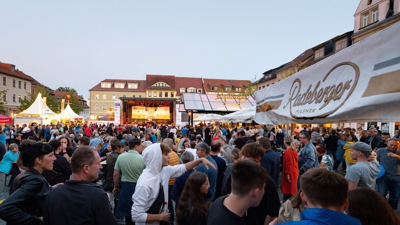Ab Freitagabend werden sich auf dem Radeberger Bierstadtfest wieder tausende Menschen tummeln.