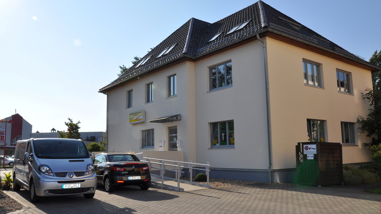Die ehemalige Geschäftsstelle des Arbeiter-Samariter-Bundes in Gröditz. Das Gebäude befindet sich an der Bahnhofstraße.