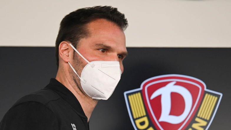 Mit gutem Beispiel voran: Trainer Guerino Capretti trägt im Innenbereich des Trainingszentrums einen Mund-Nasen-Schutz.