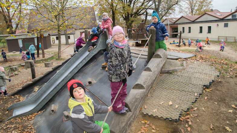 Pepe, Annika, Emma und die anderen Kinder der Rothenburger Kita "Sonnenhügel" sollen in diesem Jahr einen neuen Spielplatz bekommen. Kostenpunkt: 143.000 Euro. Davon werden 82.600 Euro gefördert.