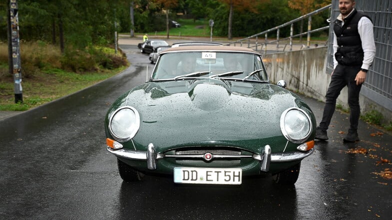 Jaguar E-Type, Baujahr 1963, mit Fahrer Axel Heimann und Beifahrerin Marina Heimann.