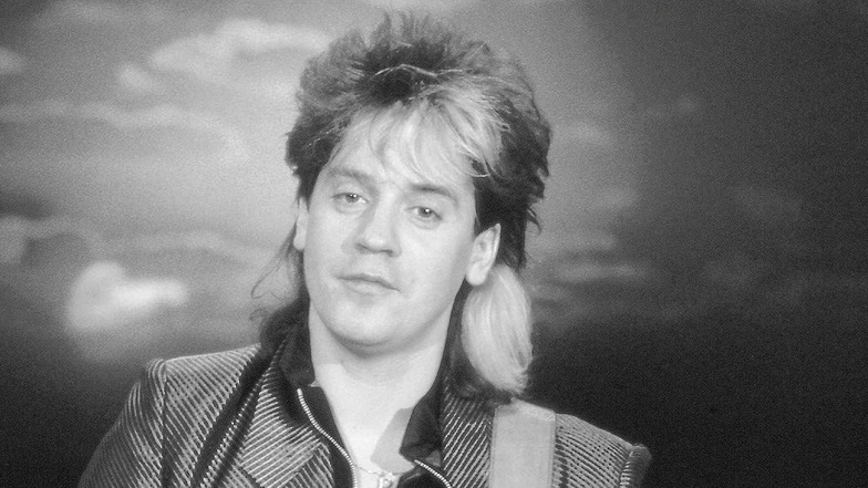 Ralf "Bummi" Bursy, in der DDR ein sehr bekannter und erfolgreicher Rockmusiker (Aufnahme von 1988), ist am 14.02.2022 nach schwerer Krankheit gestorben.