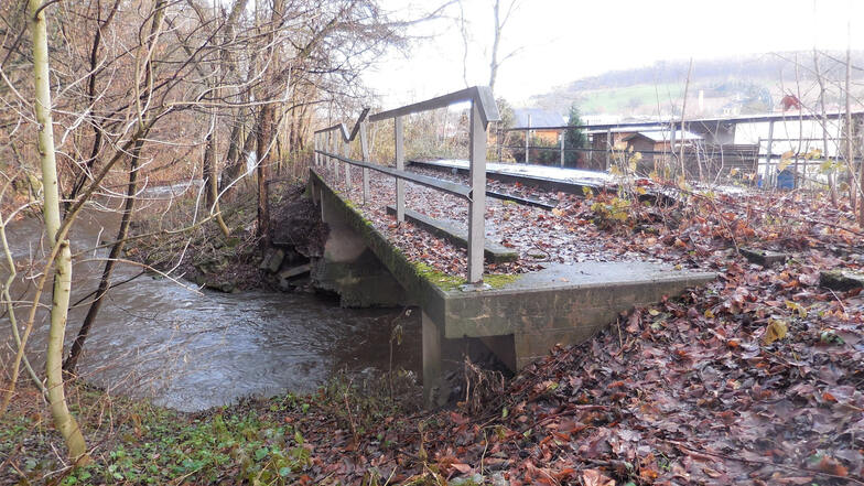 Alte Bahnbrücke in Zehista: Die Staufalle an der Seidewitz muss weg.