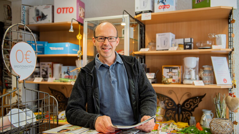 Michael Weigel im Otto-Shop am Kirchplatz ist künftig nur noch Hermes-Paketshop.