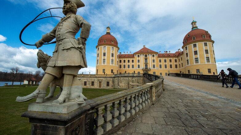 Ein Besuchermagnet: Schloss Moritzburg. Trotz der immer noch vielen Tagesgäste hat die Gemeinde Moritzburg die geringste Sieben-Tage-Inzidenz im Landkreis Meißen, vor Stauchitz und Weinböhla.