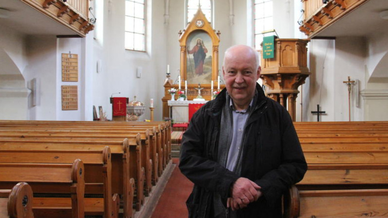 Pfarrer Wilfried Noack steht hier in der Kirche Quatitz. Er ist aber auch für Malschwitz und Guttau zuständig, hat schon in Luppa gearbeitet. Doch er möchte gern im nächsten Jahr in den Ruhestand gehen. Dann fehlt ein weiterer Pfarrer.