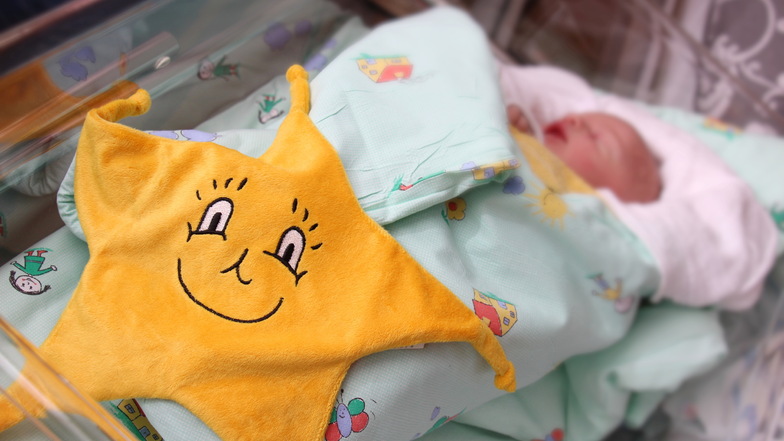 Baby Niklas hat sich einen besonderen Tag - zehn Tage nach dem errechneten Geburtstermin - ausgesucht.