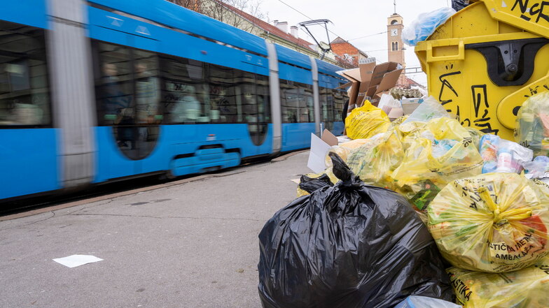 Wegen eines Streiks herumliegender Müll im kroatischen Zagreb: Sieht es in Deutschland bald auch so aus?