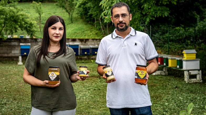 Zlatica und Boran Živkovic züchten Bienen unweit der Donau. Sie produzieren über 20 Sorten Honig und betreiben Apitherapie, die Heilung mit Bienenprodukten.