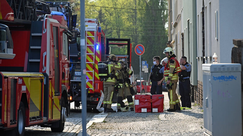 Unter Atemschutz löschte die Bautzener Feuerwehr Freitagnachmittag einen Brand.