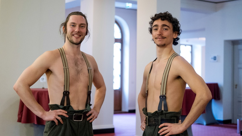 Jacob Borchert Vahlun (links) und Filippo Nannucci spielten Peter Pan im gleichnamigen Tanz- und Musiktheaterstück des Gerhart-Hauptmann-Theaters.