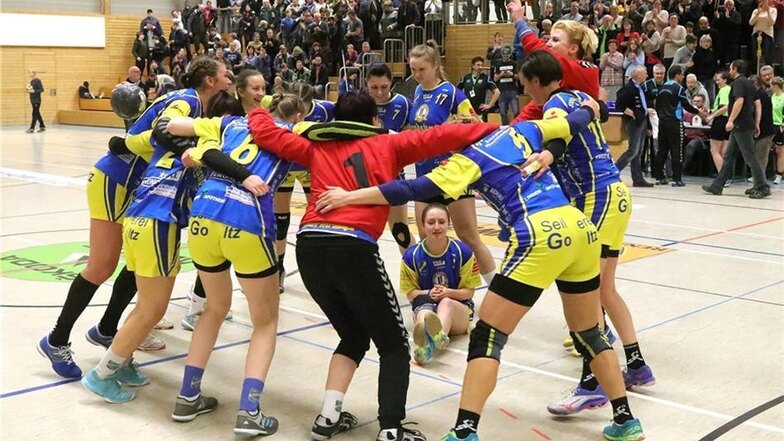 Feiern immer wieder auch unerwartete Siege in der mitteldeutschen Oberliga – die Handballerinnen von Koweg Görlitz.