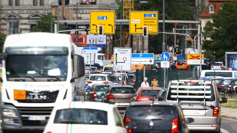 Weniger Verkehr in Sachsens Innenstädten und mehr Einnahmen für die Kommunen? Leipzigs OB Burkhard Jung (SPD) kann sich eine City-Maut gut vorstellen.