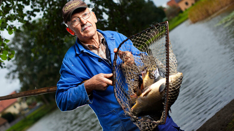 Frank Herrich betreibt mit seiner Frau seit mehreren Jahrzehnten Fischzucht in Wachau. Am Sonnabend laden sie zum großen Abfischen ein.