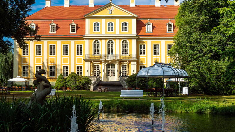 Der Rammenauer Schlosspark hat an allen drei Pfingsttagen von 10 bis 18 Uhr geöffnet.