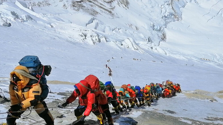 Mount Everest: Bergsteiger müssen bald ihren Kot heruntertragen