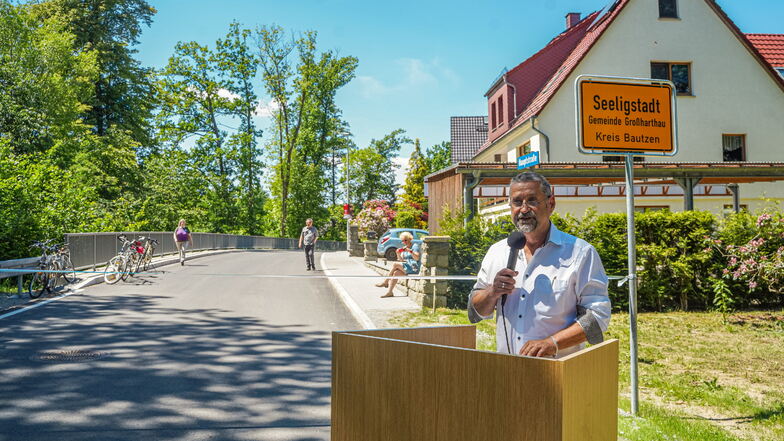 Am 3. Juni 2022 wurde die Ortdurchfahrt Seeligstadt feierlich eröffnet. Zwei Jahre später sagt Bürgermeister Jens Krauße: Auch durch die Mega-Baustelle befindet sich Großharthau in einer sehr schwierigen Haushaltssituation.