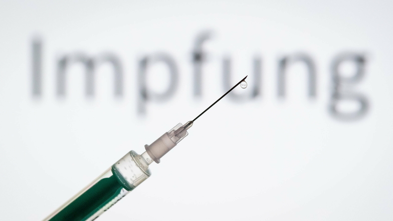 Symbolfoto: Nach und nach starten die Impfungen für die Mitarbeiter der Kliniken in Mittelsachsen.