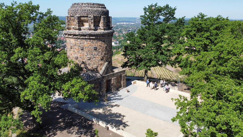 Am Bismarckturm in Radebeul waren erneut Vandalen am Werk. Die Tür bleibt deshalb vorerst geschlossen.