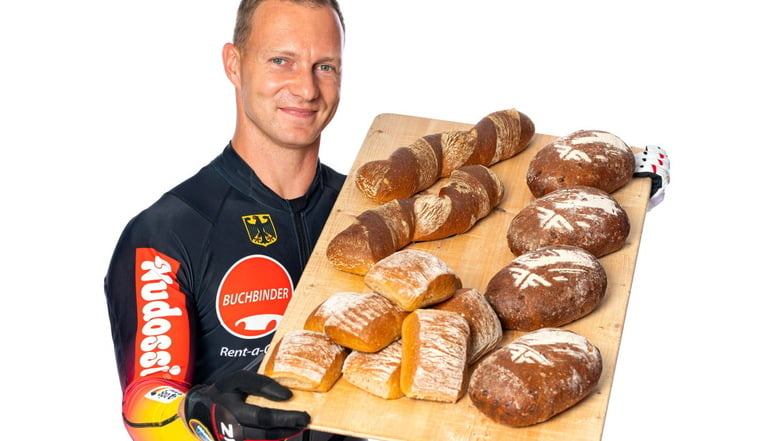 Nicht nur Bob- Rekordweltmeister, sondern auch Bäcker: Francesco Friedrich mit seinem eigenem Brot.