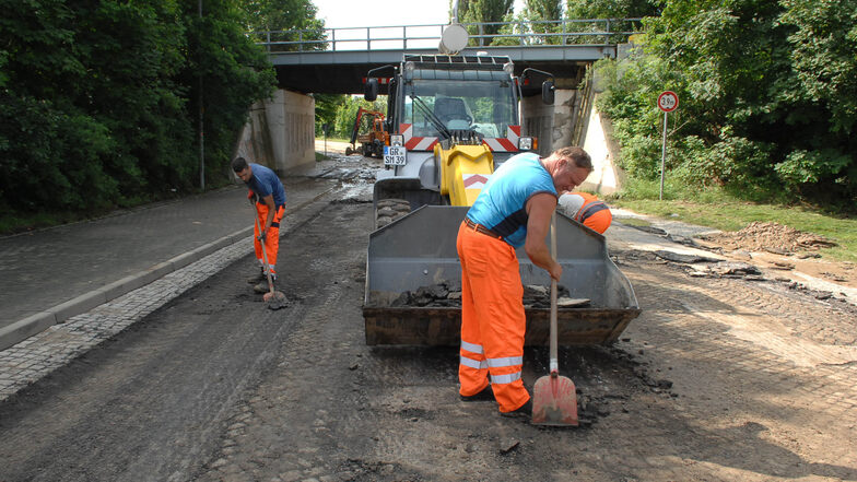 So sah die Eisenbahnunterführung Neusalzaer Straße in Zittau am 20. Juni  2013 aus. Schlamm-und Wassermassen hatten sie unpassierbar gemacht.