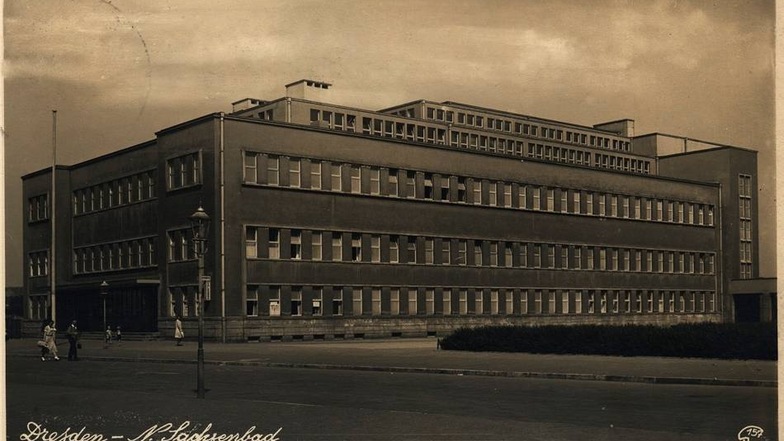 Diese historische Postkarte zeigt das Sachsenbad kurz nach der Eröffnung um 1930.