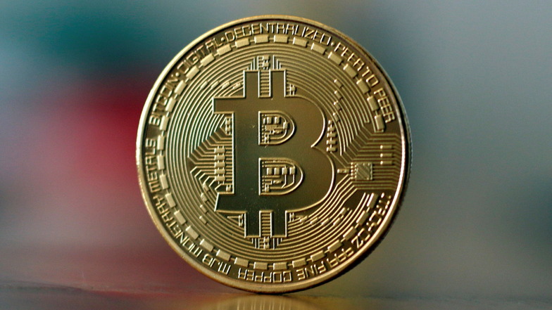Der Bitcoin ist eine der Kryptowährungen. Das nicht ganz einfach zu verstehende Prinzip machen sich auch Betrüger zunutze.