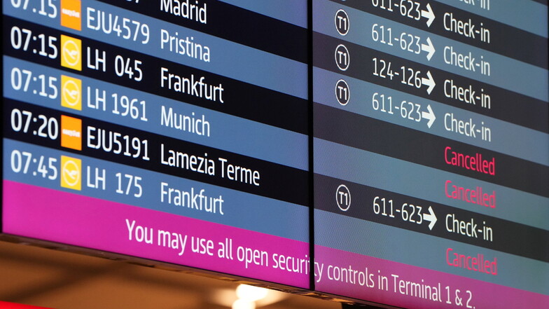 Seit Mitternacht läuft der Streik der Lufthansa-Pilotinnen und -Piloten. Mehr als 800 Flüge wurden gestrichen.