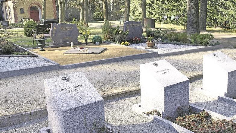 Auf dem Friedhof in Kromlau, mit Trauerhalle und Kriegsgräberanlage, wurde in den letzten Jahren viel Geld in Sanierungs- und Gestaltungsarbeiten investiert.