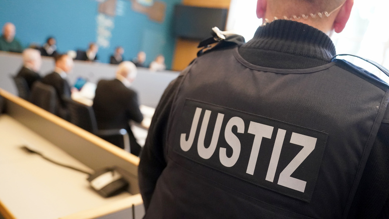 Das Landgericht Lübeck hat einen Ex-Staatsanwalt verurteilt.