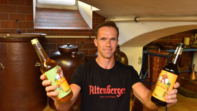 Der Dresdner Thomas Röpke, der gebürtig aus Altenberg stammt, übernimmt die Altenberger Kräuterlikörfabrik.
