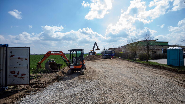 Derzeit wird ein neuer Parkplatz an der Kita Spatzennest in Braunsdorf gebaut.