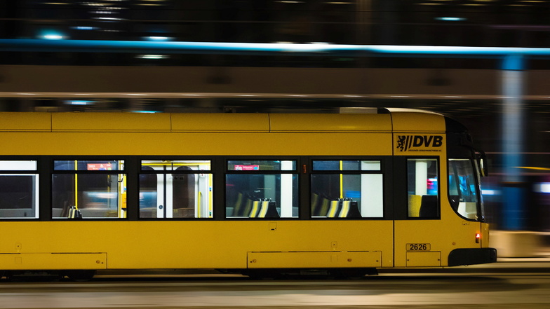 Wer Busse und Bahnen nutzt, muss künftig einen 3G-Nachweis dabei haben - auch in Dresden.