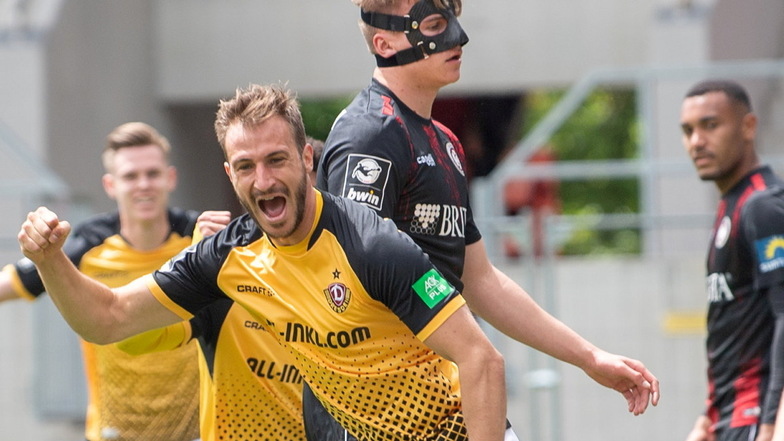 Pascal Sohm jubelt nach seinem Treffer zum 1:0, es ist zugleich das Siegtor für Dynamo.