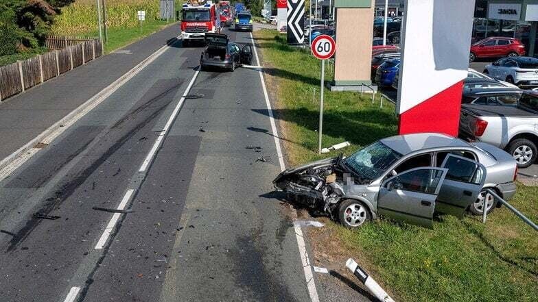 Ein Bild von der Unfallstelle auf der Löbauer Straße in Eckartsberg.