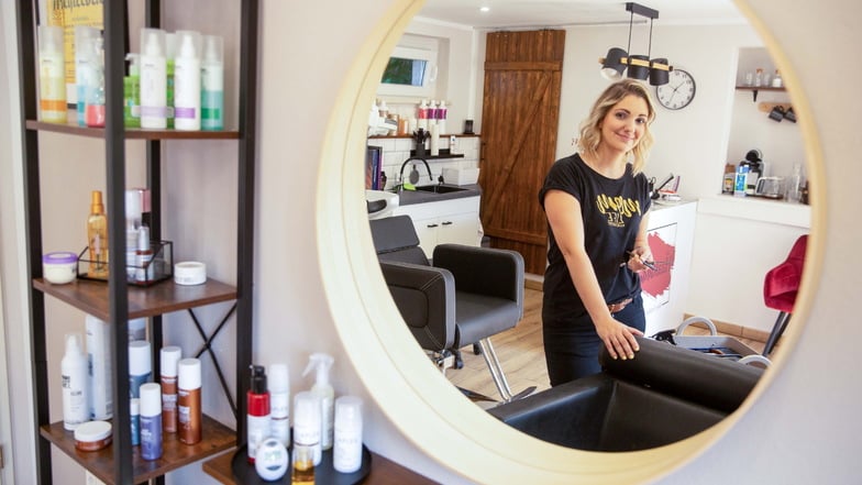 Junge Friseurmeisterin eröffnet "Haarladen" in Kamenz