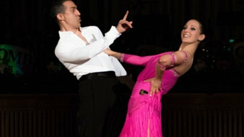 Jenny (Müller) und Jonatan Rodríguez Pérez, als sie noch Profitänzer waren und dreimal hintereinander von 2015 bis 2017 Deutsche Meister der Zehn Tänze wurden. Damals hatte sie noch schwarze Haare.