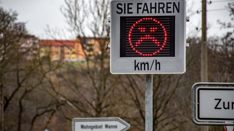 Autofahrer wundern sich über Messtafel in Roßwein
