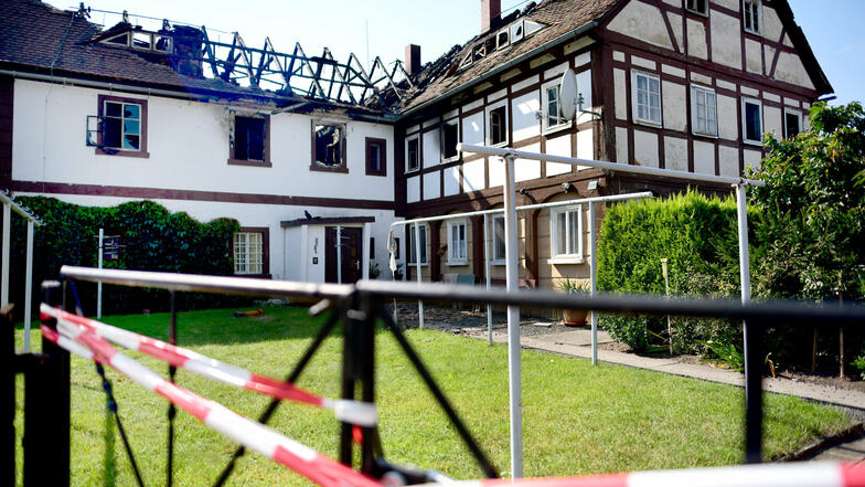 Das Umgebindehaus von Familie Gläser in Olbersdorf ist bei einem Brand am vergangenen Sonnabend fast völlig zerstört worden.
