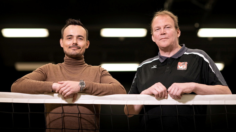Libero Martin Merkel (l.) und Trainer Stefan Benderoth werben um eine engere Kooperation zu den DSC-Frauen. Fraglich ist, ob die Volleyballerinnen das wollen.