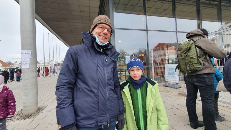 Nico Mecklenburg brachte seinen Sohn Adrian zum Kinder-Impftag in der Dresdner Messe.