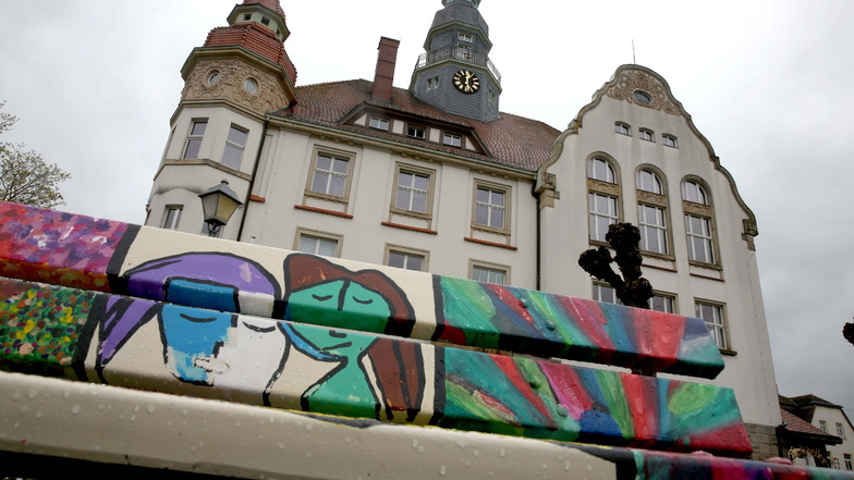 Großröhrsdorf: Schüler verwandeln Bänke in Kunstobjekte