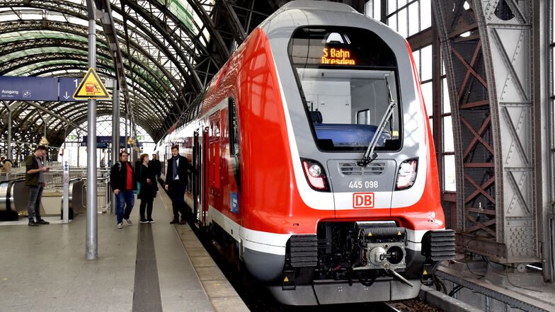 Eine hochmoderne S-Bahn des VVO in Dresden. Der Zweckverband des VVO hatte am Freitag weitreichende Beschlüsse zu fällen.