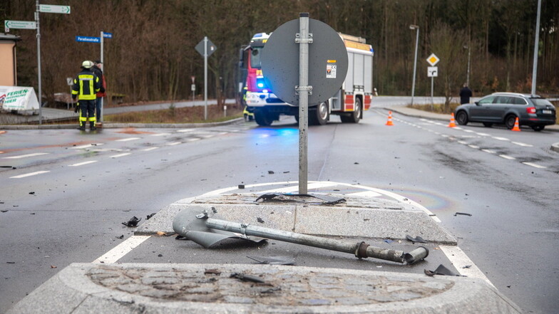 B6 nach Unfall in Großharthau zwei Stunden gesperrt