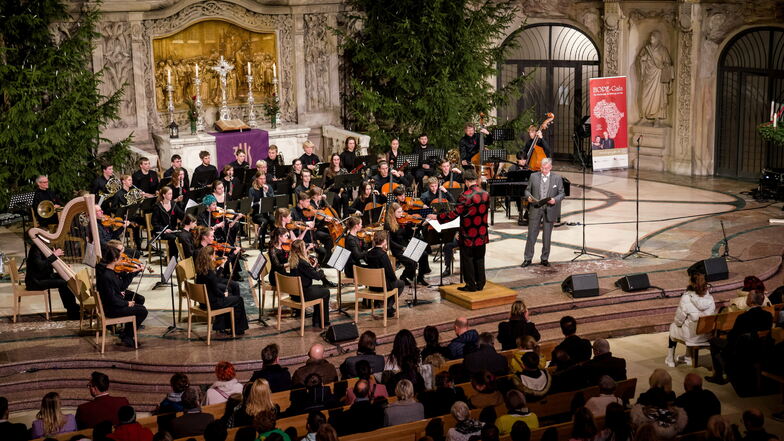 Das Jugendsinfonieorchester spielte in der Dresdner Kreuzkirche mit hochkarätigen Gästen und sammelte Geld für Menschen, denen es noch schlechter geht, als sich hier viele fühlen.