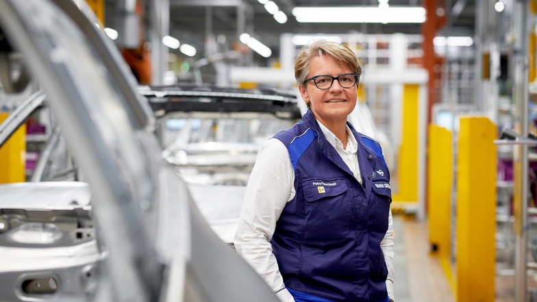 "Leipzig bleibt unter Strom", betont BMW-Werkleiterin Petra Peterhänsel. Ende Juni war die Produktion des i3 ausgelaufen. Dafür gibt es nun Ersatz.