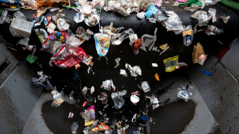 Der Müll und die Deutschen. Im Interview kiritisiert ein sächsische Abfallexperte eine neu geplante Recyclinganlage in Sachsen.